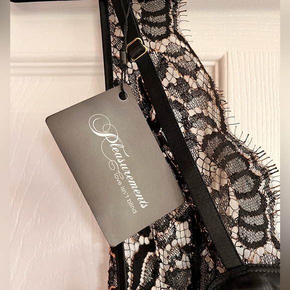 🔥NWT COCO DE MER Rivera Satin Cami with Suspenders in Medium - Picture 5 of 10